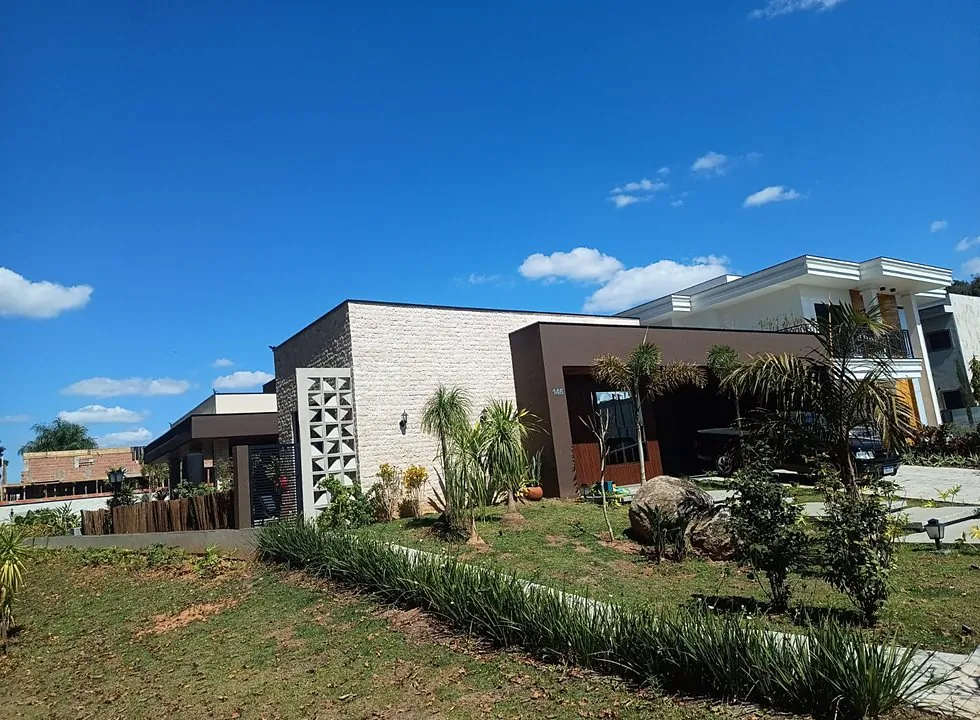 Casa térrea entregue com paisagismo